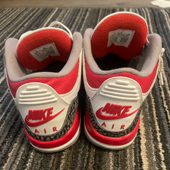 Jordan 3s fire red - Picture 2 of 4